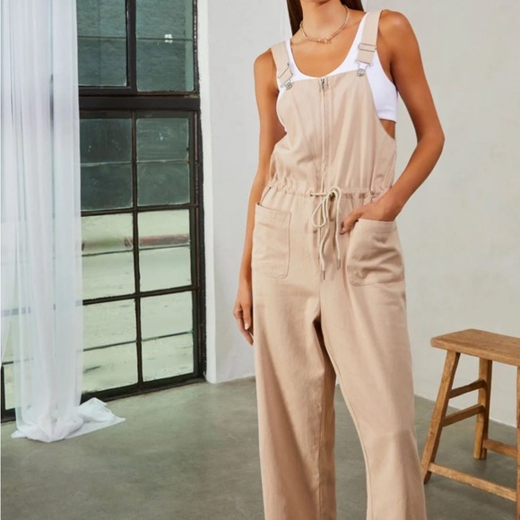 Vici Pants - NWT Vici Linette Medium  Overall drawstring pockets adjustable